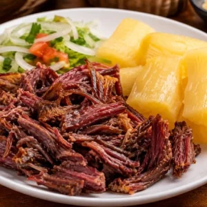 Carne sol com macaxeira
