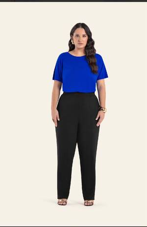 Blusa canelada plus G1 e G2 nas cores preto e azul.