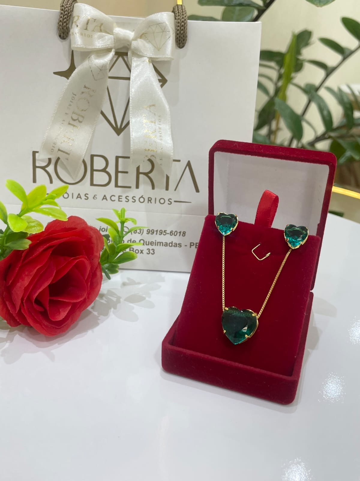 Conjunto de coração verde semijóias